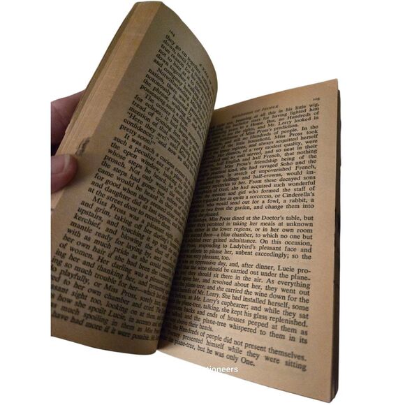 A tale of two cities by Charles Dickens - signet classics - 0451513452 - Picture 7 of 9